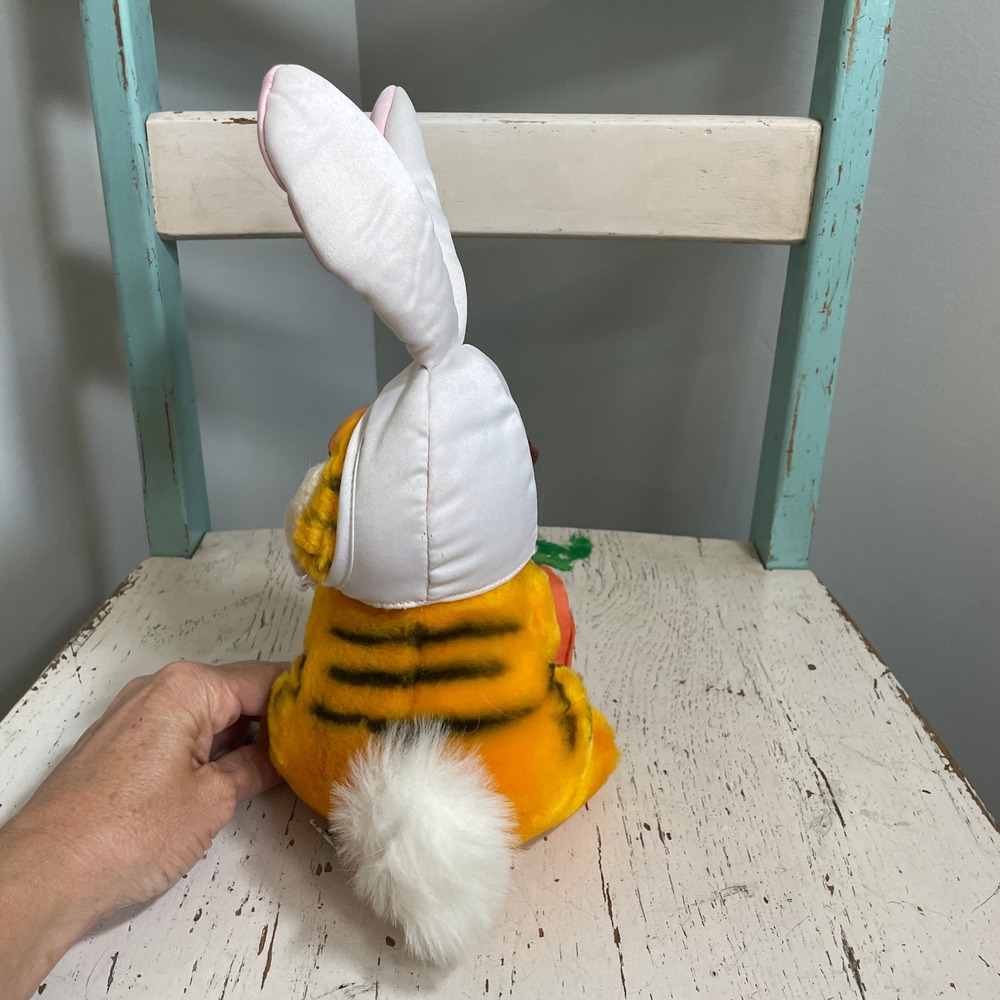 Vintage 1981 Dakin Garfield Easter Bunny Plush with Carrot 12" Stuffed Animal - Picture 4 of 10